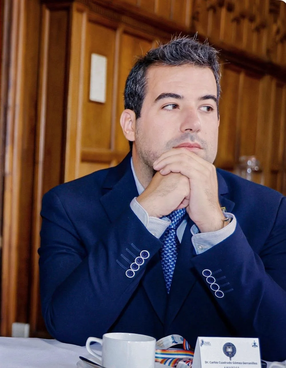 Dr. Carlos Cuadrado Gómez-Serranillos, original color portrait with its wood-paneled background